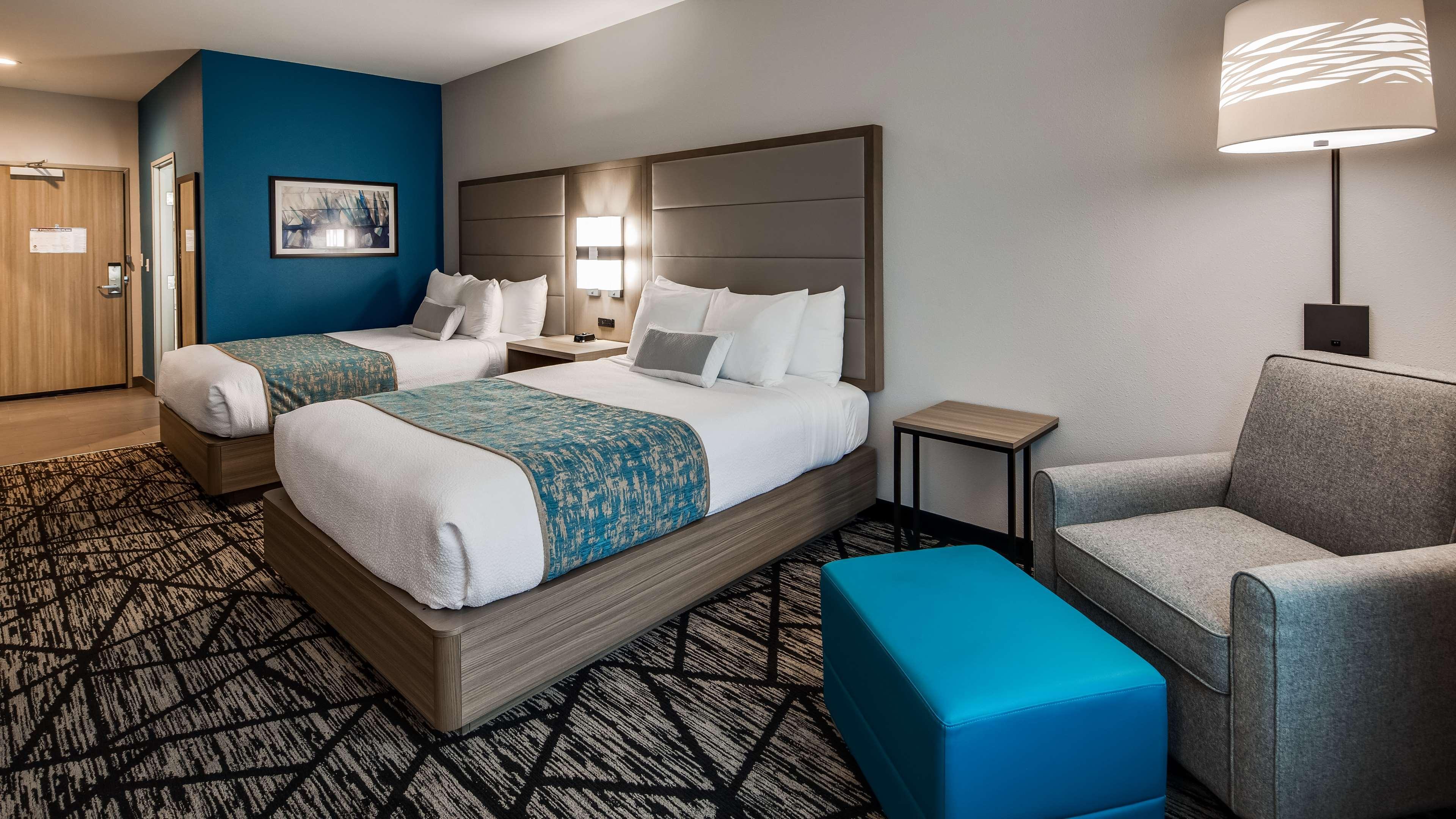 Hotel Western Mid County