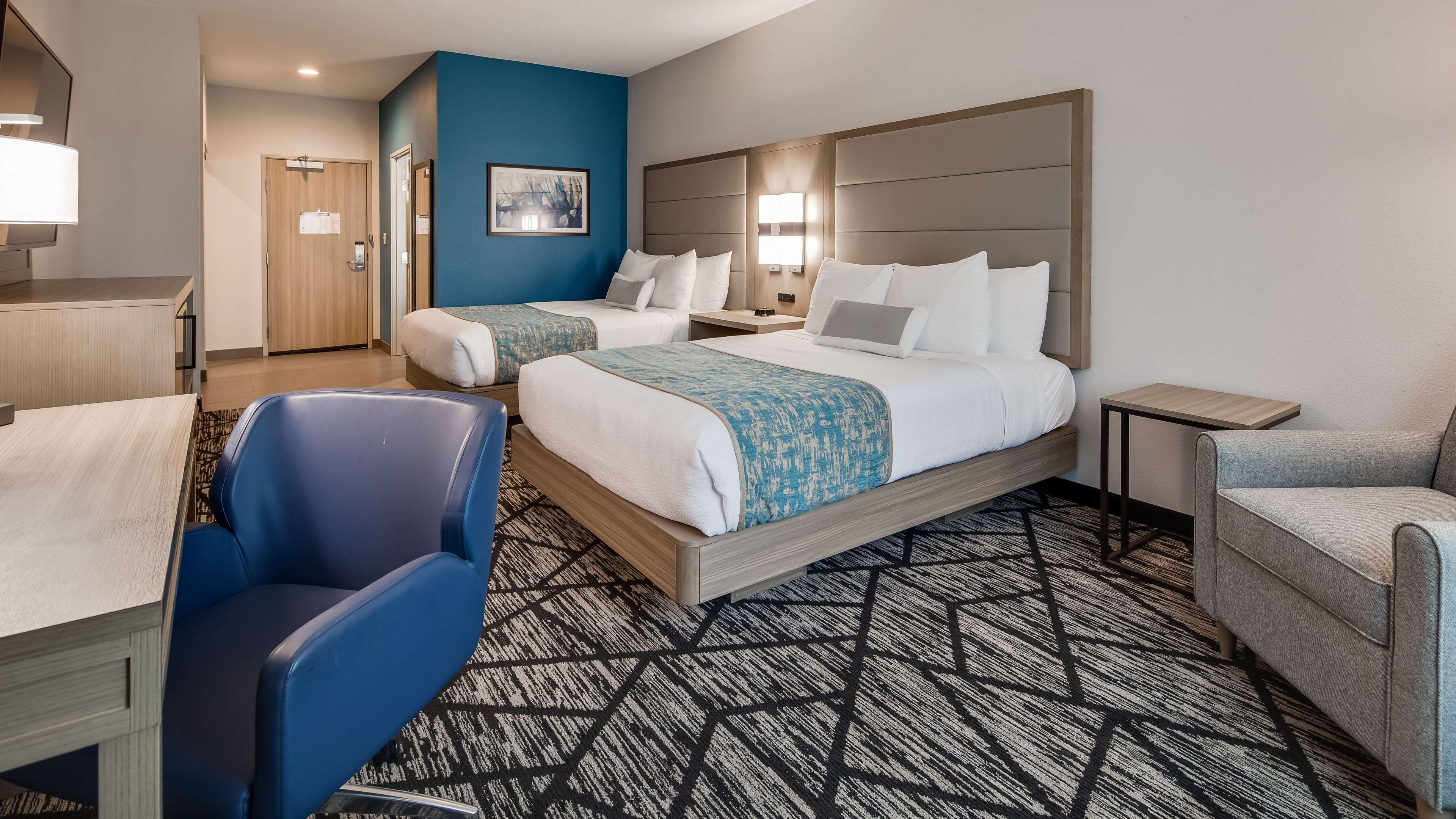 Western Mid County Hotel