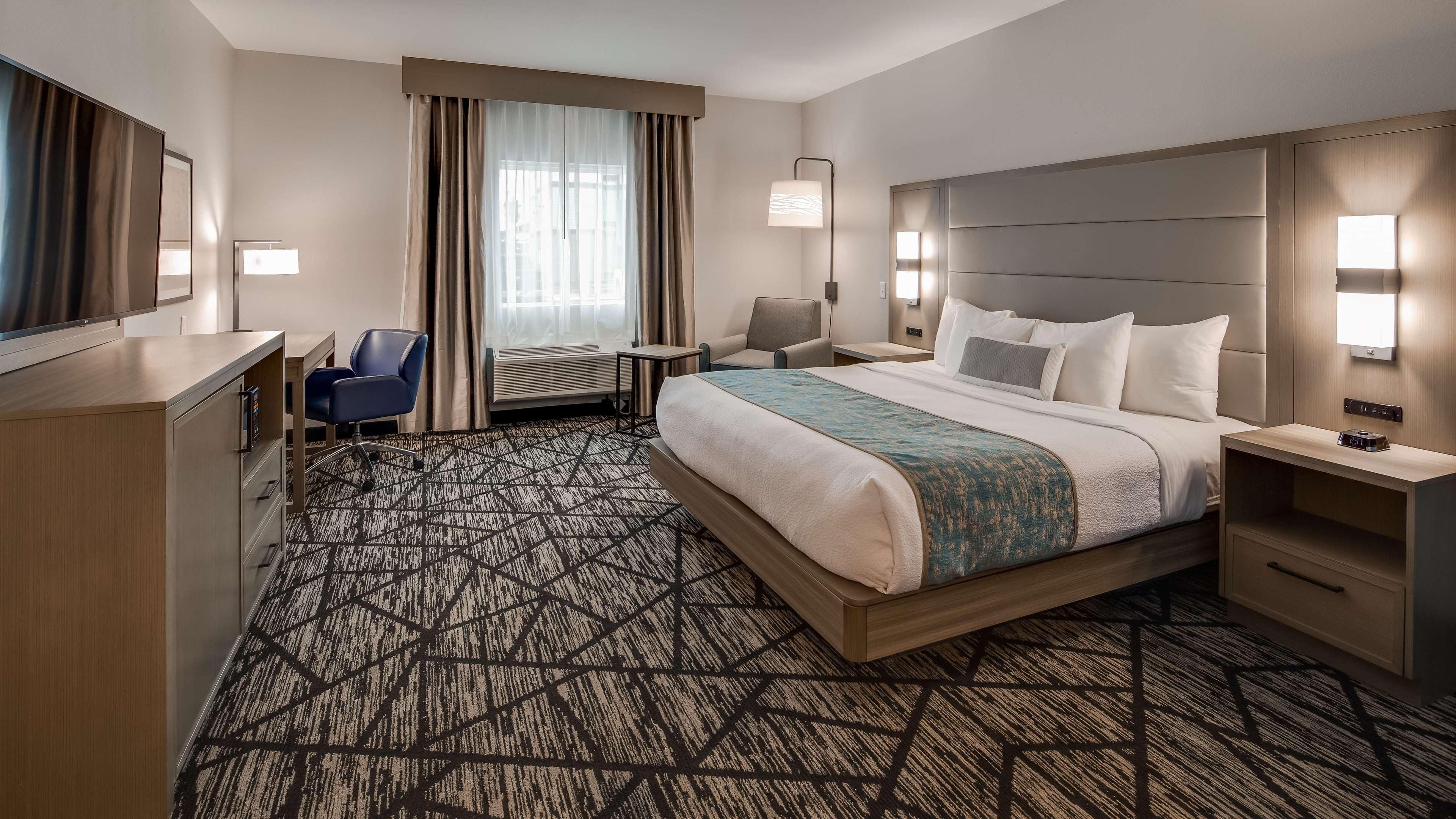 Western Mid County Hotel 2*