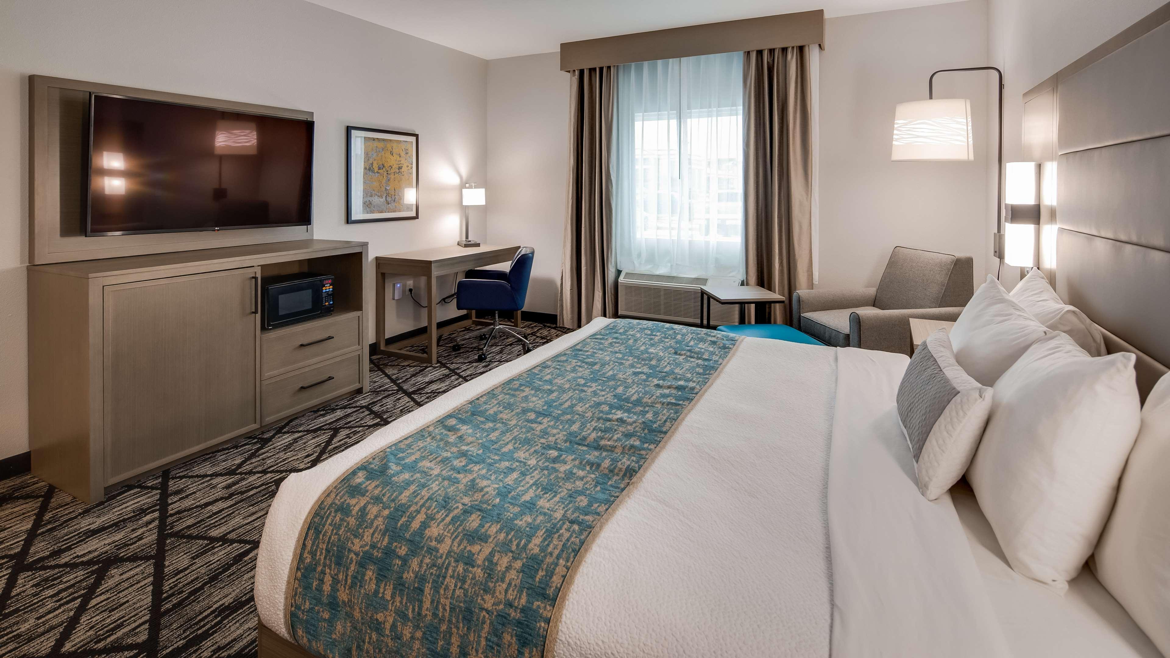 Western Mid County Hotel