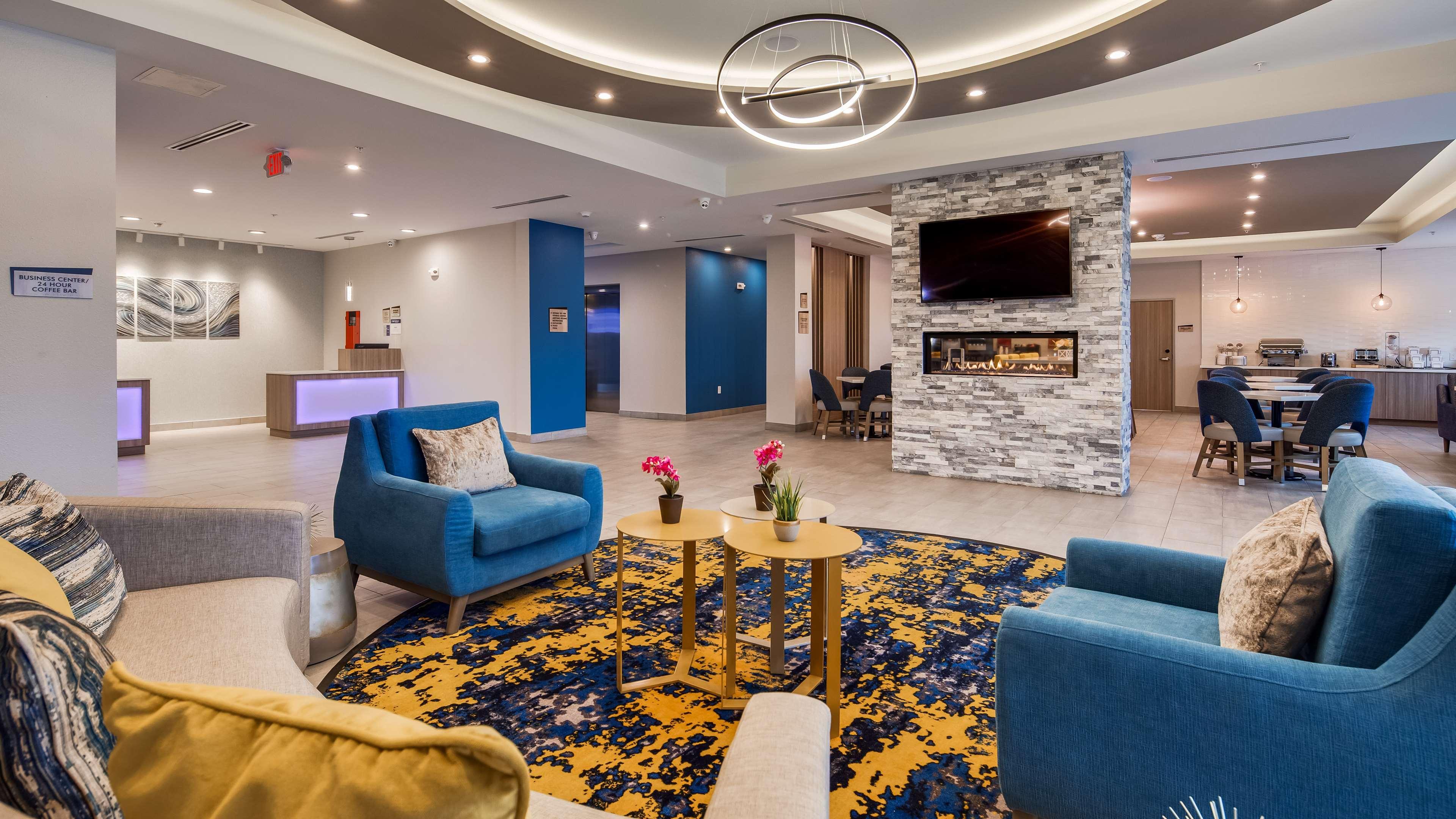 Western Mid County Hotel